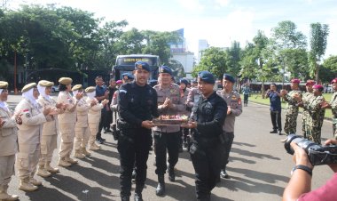 Brimob Metro Jaya Kunjungi Mako Korps Marinir dalam Rangka HUT ke-80 Marinir TNI AL