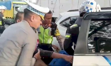 Aksi Cepat Tanggap Kasat Lantas Bekasi Kota, Tangani Korban Kecelakaan di Gunung Putri Bogor