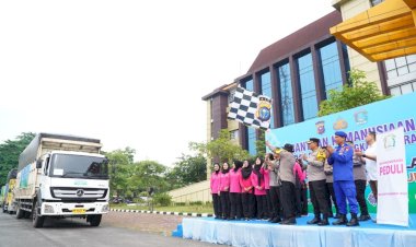 Polda Riau Kirim 6 Truk Bantuan, 290 Personel & 36 Psikolog ke Aceh–Sumut–Sumbar Solidaritas Tanpa Batas: Bantuan Logistik Besar + Trauma Healing + SAR K-9 & Drone