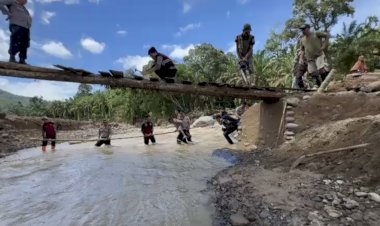 Pembangunan Jembatan Darurat di Salareh Aia, Polres Agam Percepat Pemulihan Akses Warga