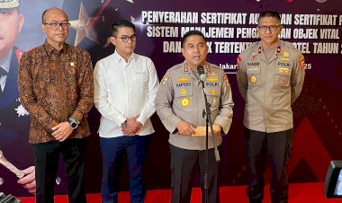 Polri Serahkan Sertifikat Audit Sistem Pengamanan Objek Vital Nasional Tahun 2025