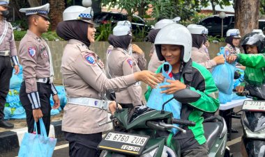 Polda Metro Jaya Hadir untuk Ojol dan PHL Lewat Program Jum’at Peduli