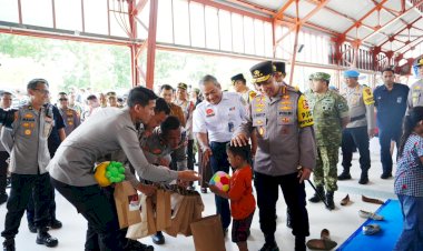 Kapolri Tinjau Kesiapan Pelayanan dan Pengamanan Nataru di Stasiun Tawang Semarang