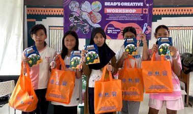 Kembangkan Jiwa Entrepreneur Muda, FISIP UHAMKA Latih 30 Remaja Merangkai Aksesoris Manik