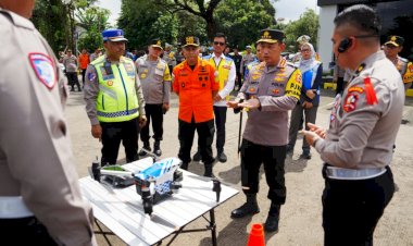 Kapolri Tinjau Pos Command Center, Pastikan Arus Mudik Berjalan Aman dan Nyaman