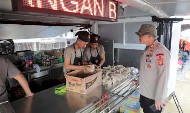 Tak Pernah Tolak yang Datang, Dapur Umum Brimob Menyokong Hari-Hari Pengungsi Aceh Tamiang