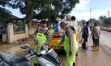 Bantu Pemulihan Pascabanjir, Polres Aceh Tamiang Berikan Servis dan Cuci Motor Gratis untuk Warga Terdampak Banjir