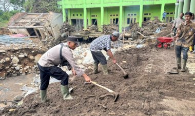 Peduli Pascabencana, Polres Bener Meriah Gotong Royong Bersihkan Dayah Terpadu Bustanul Ulum