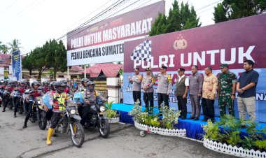 Wakapolri Tinjau Penyaluran Bantuan Polri untuk Warga Terdampak Bencana di Padang Pariaman