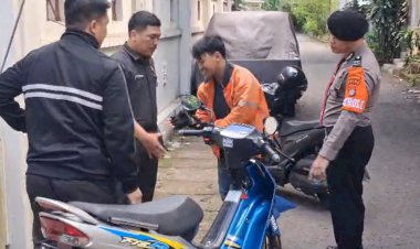Ditpamobvit Polda Metro Jaya Sigap Tolong Korban Kecelakaan di Petojo Jakpus