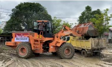 Kapolri Bantu Alat Berat untuk Percepat Pemulihan Jalan, Fasilitas Umum dan Rumah Warga Pasca banjir di Kab. Pidie