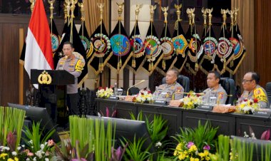 Sampaikan Rilis Akhir Tahun 2025, Kapolri Ajak Doakan Korban Bencana di Sumatera