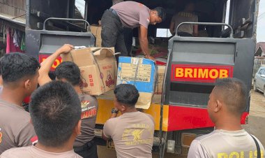 Brimob Polda Sumut Bersama Dinas Pendidikan Tapanuli Tengah Salurkan Bantuan Perlengkapan Sekolah ke Sekolah Darurat