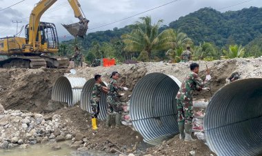 Gotong Royong Warga dan TNI, Jembatan Bailey hingga Armco Dikebut di Sumut dan Sumbar