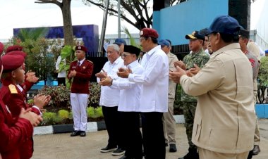 Momen Siswi Sekolah Rakyat Banjarbaru Dinyanyikan Ulang Tahun oleh Prabowo dan Teman-teman Sekolahnya