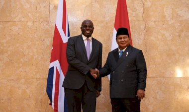 Diplomasi Peci Hitam Prabowo di Lancaster House