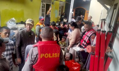 Polres Metro Bekasi Kota Terjunkan Personel dan Salurkan 500 Paket Makanan untuk Korban Banjir di Teluk Pucung