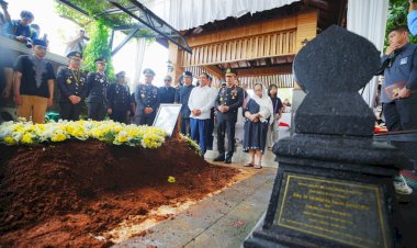 Hadiri Pemakaman, Kapolri: Pesan Eyang Meri Jadi Inspirasi dan Semangat Keluarga Besar Polri