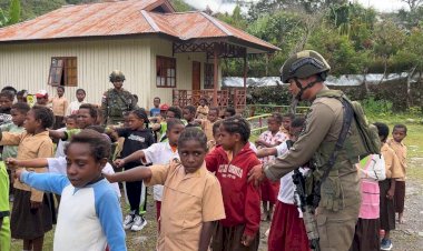Satgas Ops Damai Cartenz 2026 Latih Disiplin dan Karakter Siswa SD Dondobaga di Mulia