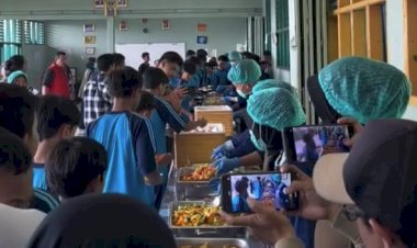 Ciptakan Kebersamaan di Sekolah, MBG Digelar Prasmanan di Sukabumi: Siswa Gembira