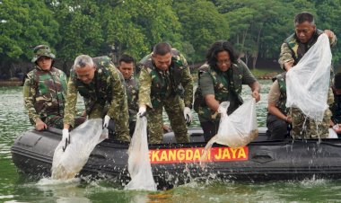 Selamatkan Ekosistem Danau Kenanga UI, TNI dan UI Bersinergi Basmi Ikan Invasif