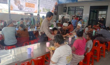 Jumat Peduli Polsek Metro Penjaringan, 500 Paket Nasi Dibagikan untuk Warga di Penjaringan