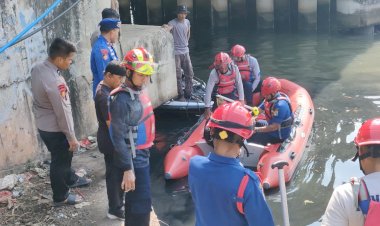 Tim SAR Ditpolairud Polda Metro Jaya Temukan Korban Tenggelam Setelah Sisir Sungai BKT Jakut