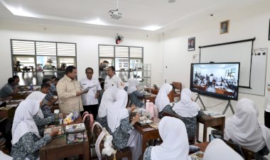 Perbaiki Kualitas Pendidikan, Prabowo Targetkan Tambah Papan Interaktif Digital ke Sekolah-sekolah