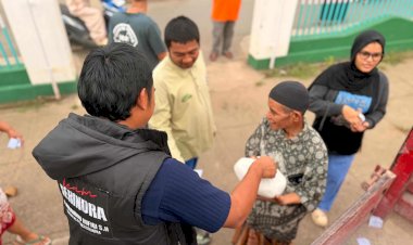 Kader Partai Presiden Prabowo Salurkan Bantuan Pangan untuk Lansia Sakit, Tegaskan Tak Boleh Ada Warga Berjuang Sendirian