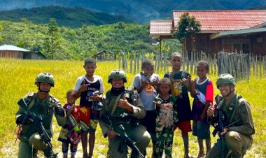 Jalin Keakraban dengan Warga, Satgas Ops Damai Cartenz Gelar Patroli Dialogis di Serambakon