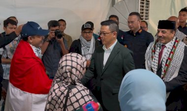Menlu Sugiono Jemput Langsung WNI yang Bebas dari Tahanan Israel di Bandara Soetta