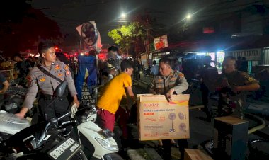 Respons Cepat Polda Metro Jaya saat Kebakaran Pasar Jiung, Warga Dievakuasi dan Dibantu Selamatkan Barang
