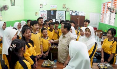 Kala Prabowo Dengarkan Cita-Cita Pelajar SMP 111 Jakarta Barat: Jadi Presiden hingga Bawa Indonesia ke Piala Dunia