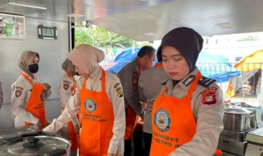 Dapur Lapangan Ditpamobvit Polda Metro Jaya Hadir untuk Warga Terdampak Kebakaran Kemayoran