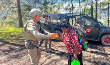 Menyapa dari Jantung Papua, Patroli Humanis Satgas Damai Cartenz Perkuat Kedekatan dengan Warga Ilaga
