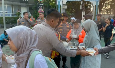 Polda Metro Jaya Gelar Randurlap, Bagikan Makanan Gratis di Bundaran HI