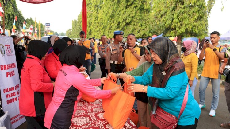 Pengunjung CFD Serbu, Bazar Sembako Polres Pekalongan