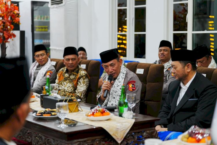 Kapolri Tekankan Jaga Persatuan-Kesatuan saat Silaturahmi ke Ponpes An-Nur Malang