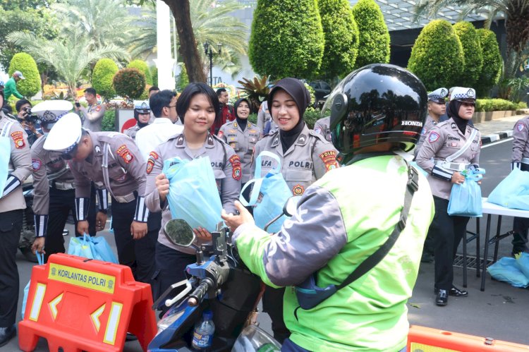 Jumat Peduli Polda Metro Jaya: Sinergi Polisi dan Ojol Wujudkan Jakarta Aman dan Nyaman