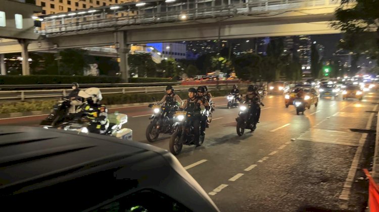 Sapa Warga di Bundaran HI, Polisi Patroli Malam Ciptakan Rasa Aman