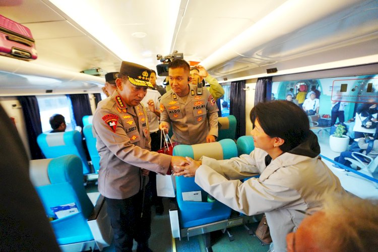Kapolri Tinjau Stasiun Pasar Senen, Pastikan Kesiapan Pengamanan dan Pelayanan Nataru 2025