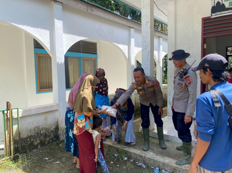 Satbrimob Polda Jambi Turun Langsung Salurkan Bantuan Kemanusiaan untuk Korban Banjir dan Longsor di Agam