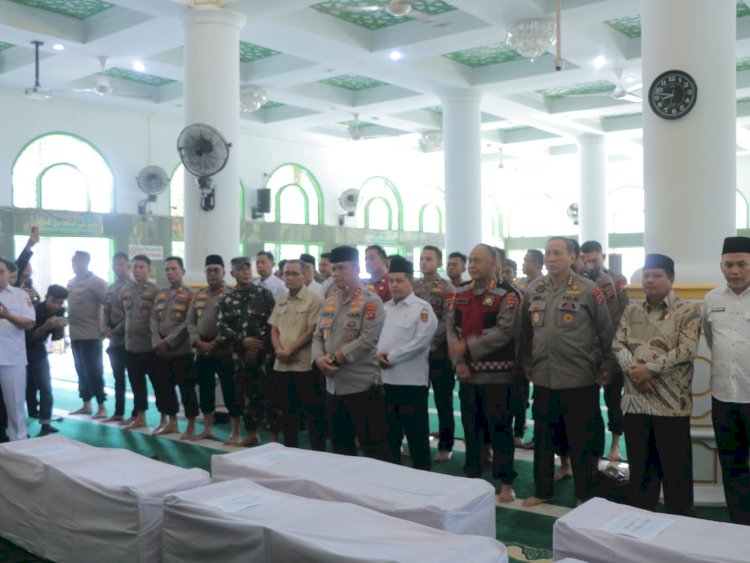 Kapolda Sumbar Pimpin Pemakaman Massal Korban Bencana Palembayan, 253 Orang Meninggal Dunia