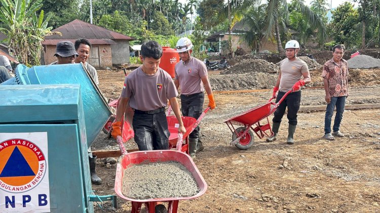 Tim SAR Resimen II Pas Pelopor Normalisasi Sungai dan Dukung Pembangunan Huntara di Agam