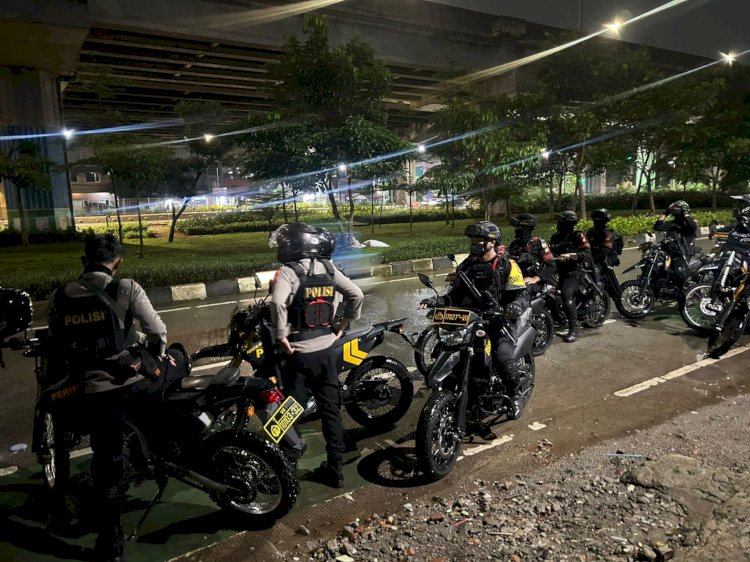 Patroli Antisipasi Tawuran, Brimob Mengamankan Seorang Pria yang Membawa Tembakau Sintetis